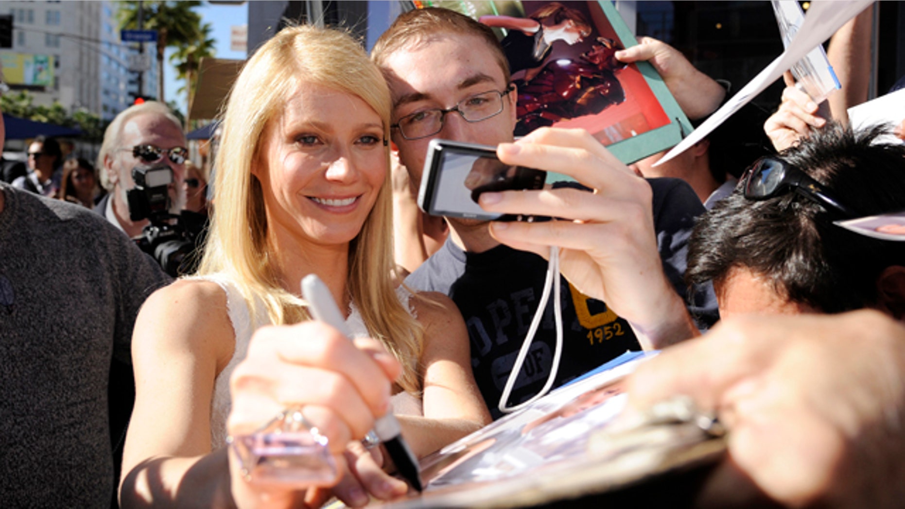 Gwyneth Paltrow signs autographs following a ceremony where the actress received a star on the Hollywood Walk of Fame in Los Angeles December 13, 2010. REUTERS/Phil McCarten