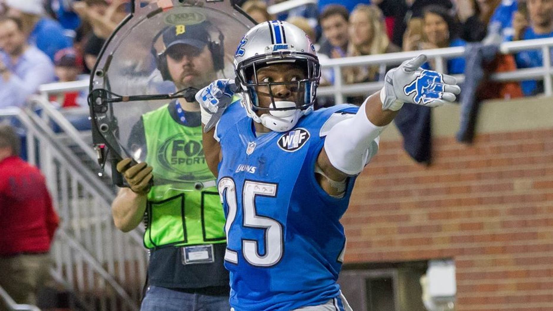 DETROIT, MI - DECEMBER 27: Theo Riddick #25 of the Detroit Lions points down field after getting a first down during an NFL game against the San Francisco 49ers at Ford Field on December 27, 2015 in Detroit, Michigan. The Lions defeated the 49ers 32-17. (Photo by Dave Reginek/Getty Images)