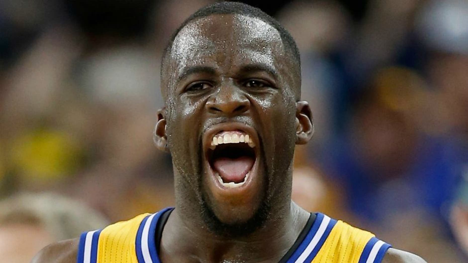 at ORACLE Arena on March 1, 2016 in Oakland, California. NOTE TO USER: User expressly acknowledges and agrees that, by downloading and or using this photograph, User is consenting to the terms and conditions of the Getty Images License Agreement.