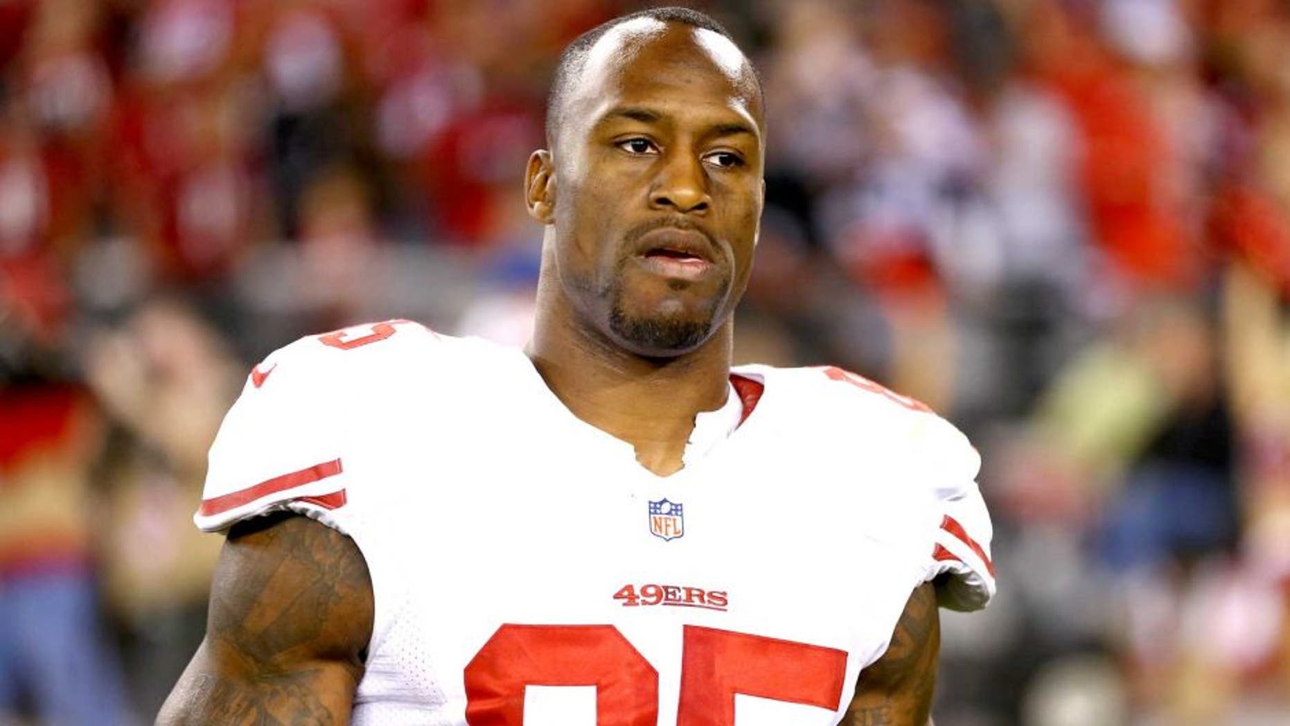 Dec 29, 2013; Phoenix, AZ, USA; San Francisco 49ers tight end Vernon Davis (85) against the Arizona Cardinals at University of Phoenix Stadium. Mandatory Credit: Mark J. Rebilas-USA TODAY Sports