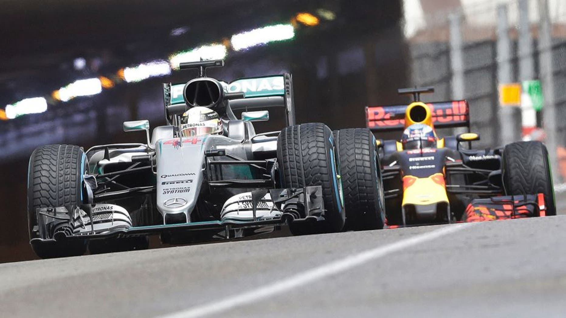 Mercedes driver Lewis Hamilton of Britain leads Red Bull driver Daniel Ricciardo of Australia during the Formula One Grand Prix at the Monaco racetrack in Monaco, Sunday, May 29, 2016. (AP Photo/Claude Paris)