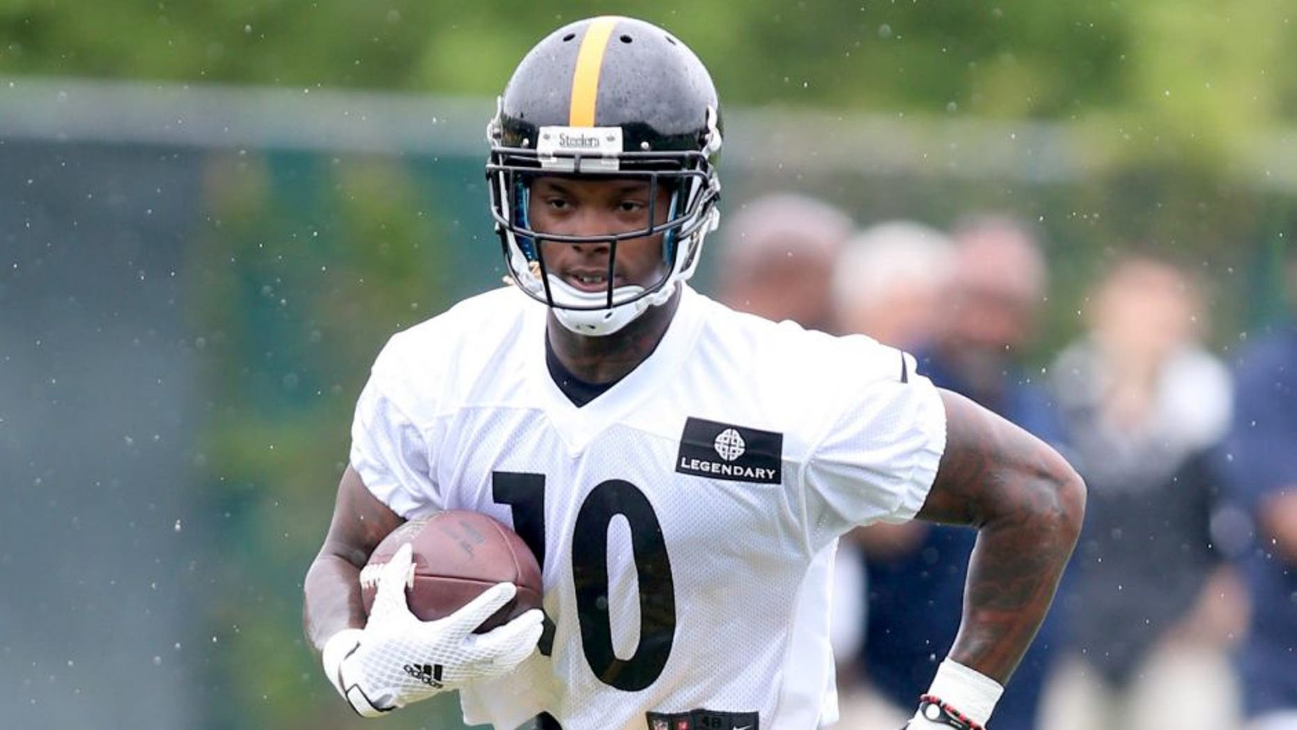 May 26, 2015; Pittsburgh, PA, USA; Pittsburgh Steelers wide receiver Martavis Bryant (10) participates in OTA drills at the UPMC Sports Performance Complex. Mandatory Credit: Charles LeClaire-USA TODAY Sports