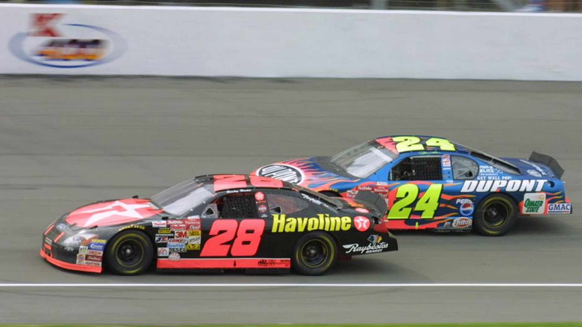 10 JUN 2001: Ricky Rudd in his #28 Texaco Havoline Ford Taurus passes Jeff Gordon only to be passed back and finish second during the NASCAR Winston Cup Series Kmart 400 at Michigan International Speedway in Brooklyn, Michigan. DIGITAL IMAGE Mandatory Credit: Robert Laberge/ALLSPORT