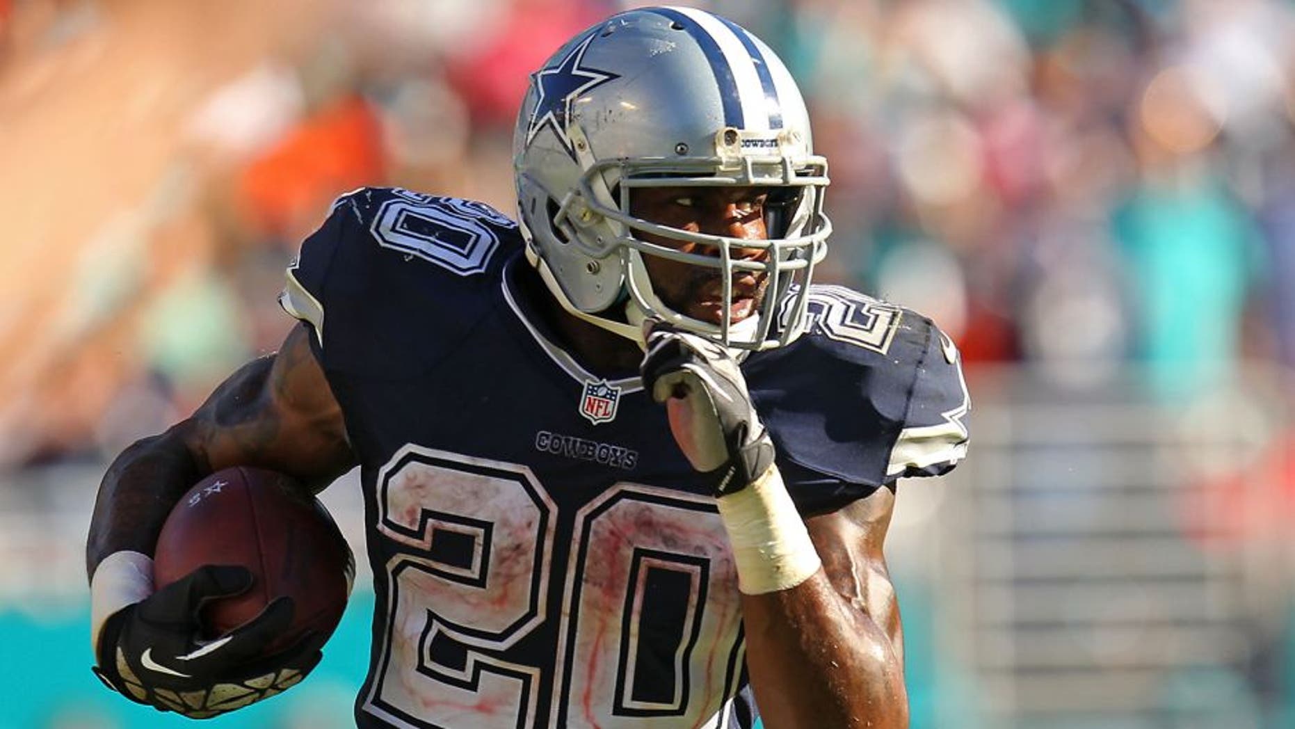 MIAMI GARDENS, FL - NOVEMBER 22: Darren McFadden #20 of the Dallas Cowboys in action during the second half of the game against the Miami Dolphins at Sun Life Stadium on November 22, 2015 in Miami Gardens, Florida. (Photo by Rob Foldy/Getty Images)