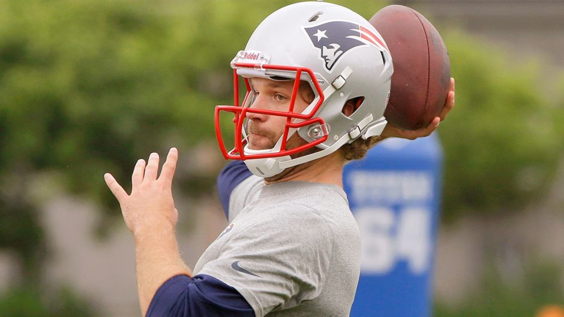 Newly acquired New England Patriots quarterback Matt Flynn (10) throws a pass during an NFL football minicamp Tuesday, June 16, 2015, in Foxborough, Mass. (AP Photo/Stephan Savoia)