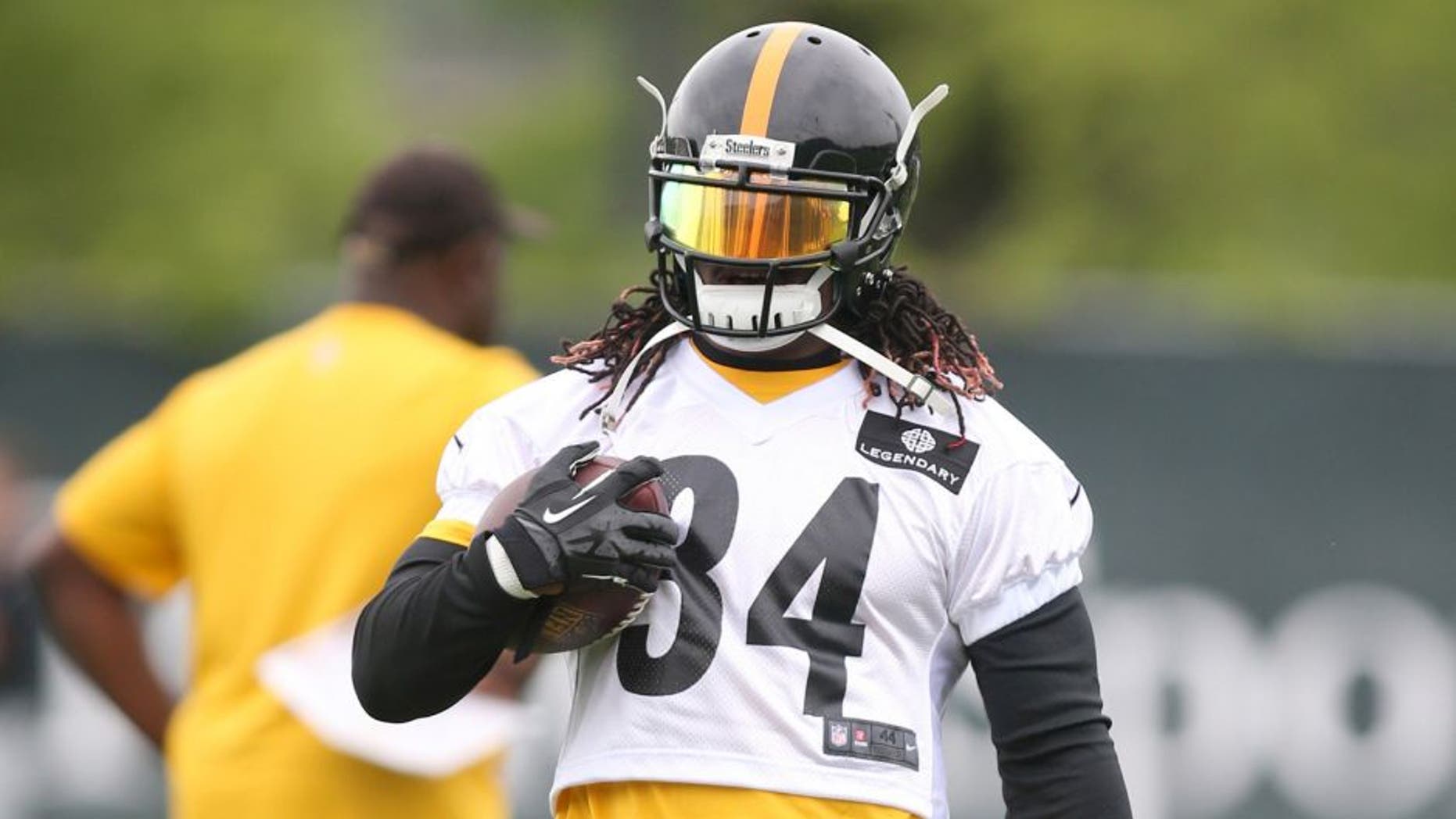 May 26, 2015; Pittsburgh, PA, USA; Pittsburgh Steelers running back DeAngelo Williams (34) participates in OTA drills at the UPMC Sports Performance Complex. Mandatory Credit: Charles LeClaire-USA TODAY Sports