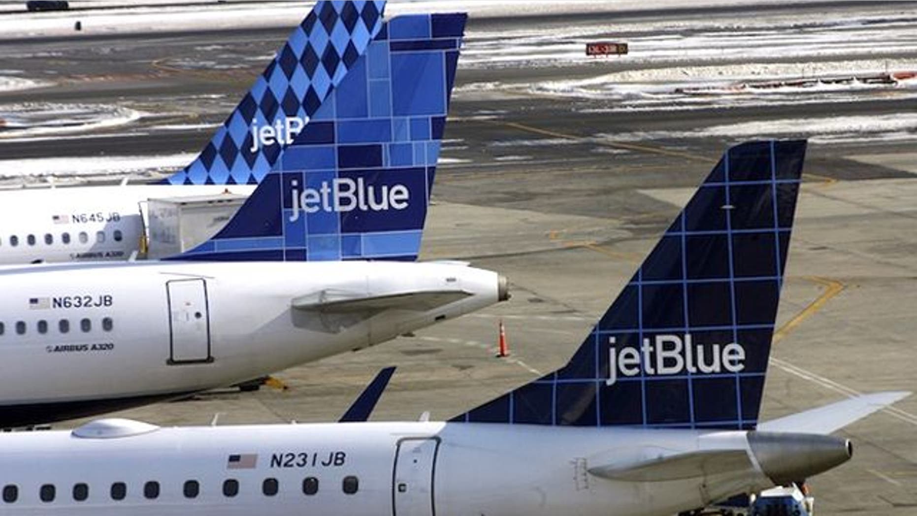 JetBlue says it will let family members and other customers pool their frequent-flier points.
