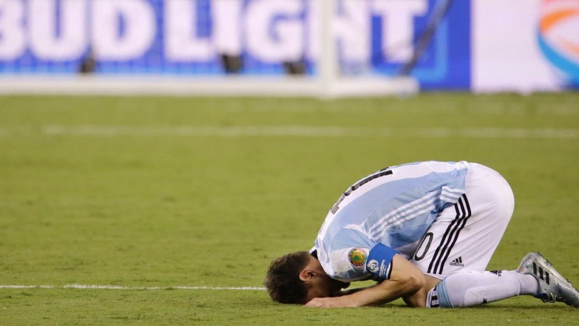 Argentina's Lionel Messi reacts after losing 4-2 to Chile in penalty kicks during the Copa America Centenario championship soccer match, Sunday, June 26, 2016, in East Rutherford, N.J. (AP Photo/Julio Cortez)