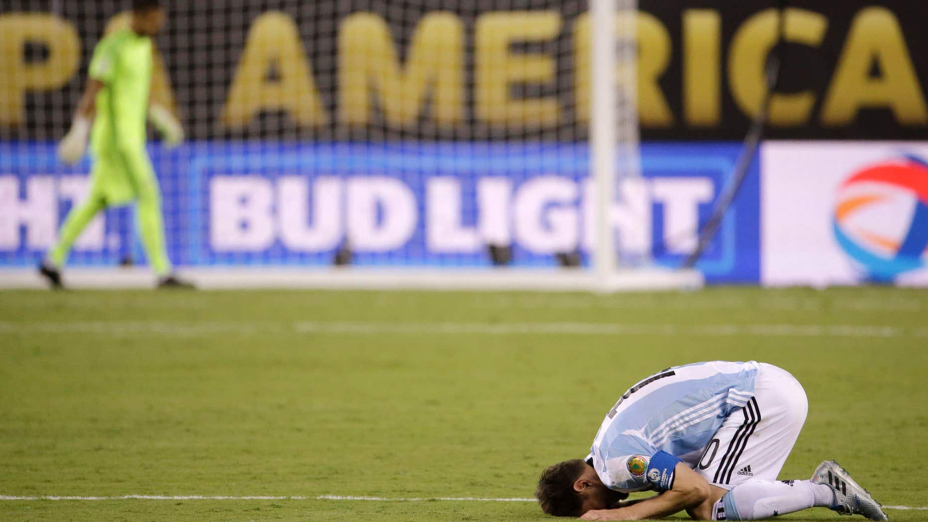 Argentina's Lionel Messi reacts after losing 4-2 to Chile in penalty kicks in the Copa America Centenario championship soccer match, Sunday, June 26, 2016, in East Rutherford, N.J.
