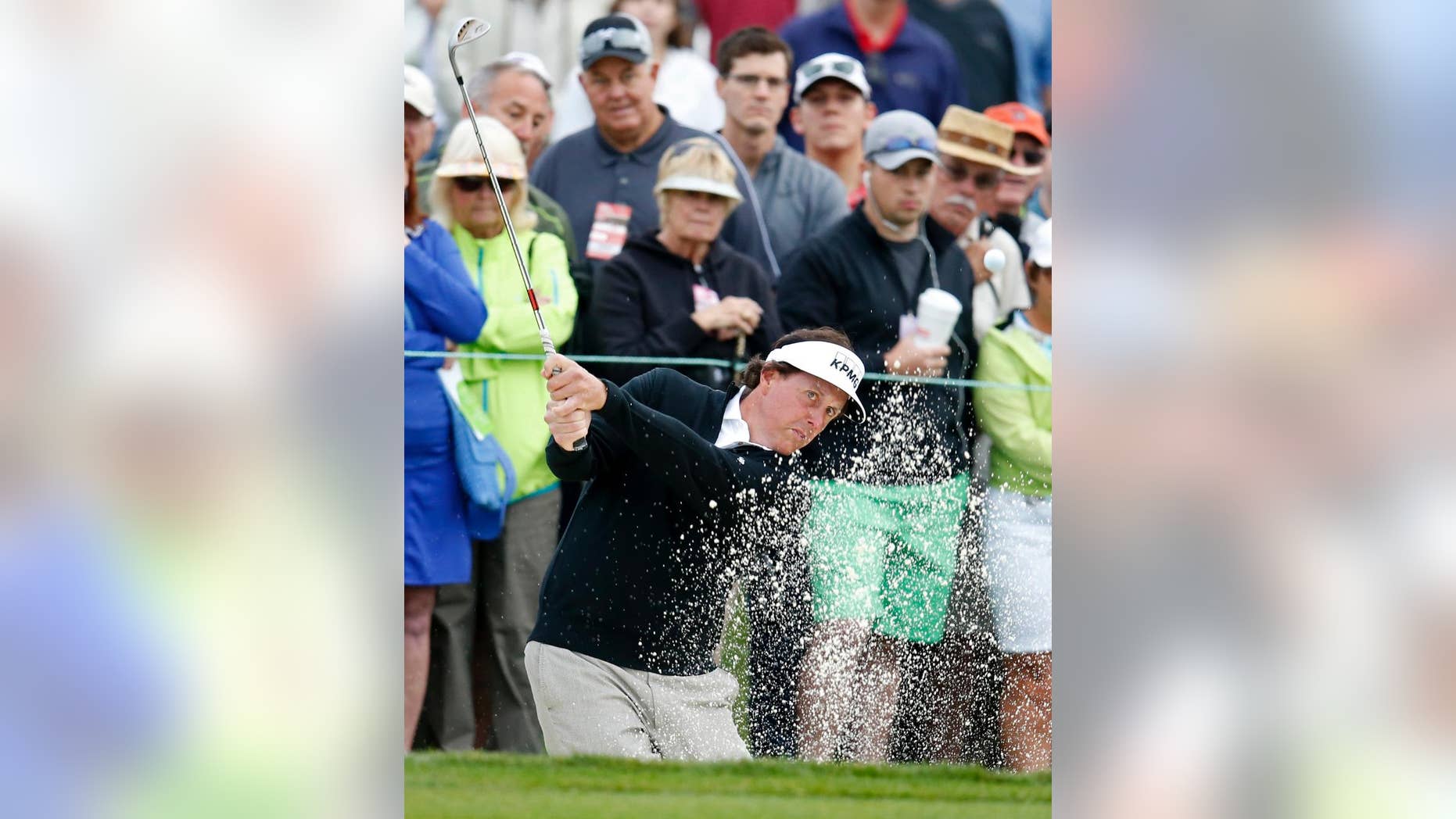 Tigers Woods hits out of the sand trap on the fourth hole during the second round of the Phoenix Open golf tournament, Friday, Jan. 30, 2015, in Scottsdale, Ariz. (AP Photo/Rick Scuteri)