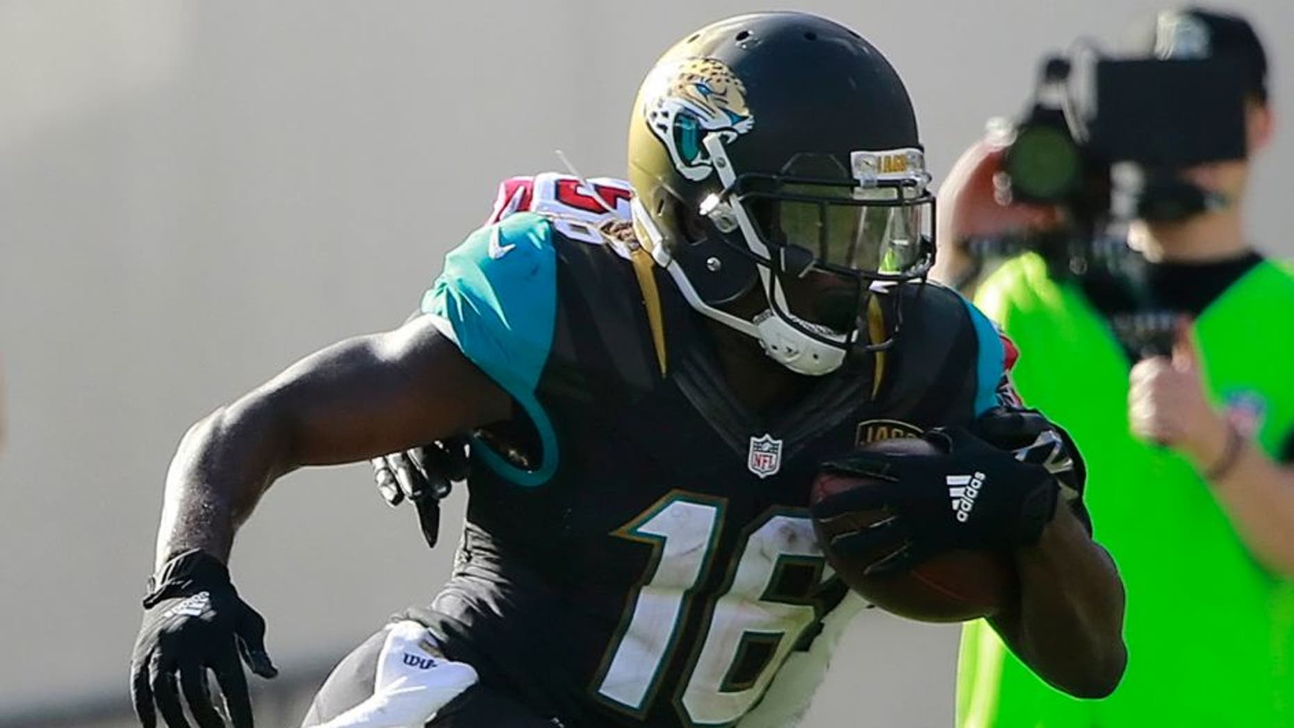 Dec 20, 2015; Jacksonville, FL, USA; Jacksonville Jaguars running back Denard Robinson (16) runs with the ball against the Atlanta Falcons during the second half at EverBank Field. Atlanta Falcons defeated the Jacksonville Jaguars 23-17. Mandatory Credit: Kim Klement-USA TODAY Sports