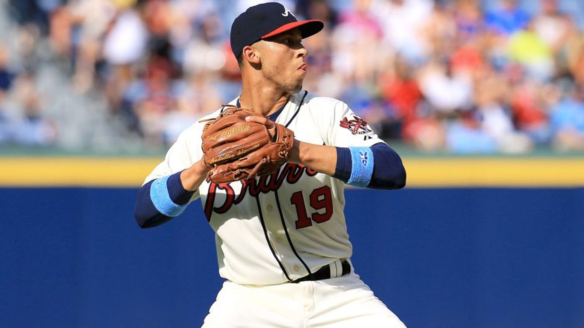 ATLANTA, GA - JUNE 21: Andrelton Simmons #19 of the Atlanta Braves fields a ball during the game against the New York Mets at Turner Field on June 21, 2015 in Atlanta, Georgia. (Photo by Daniel Shirey/Getty Images)
