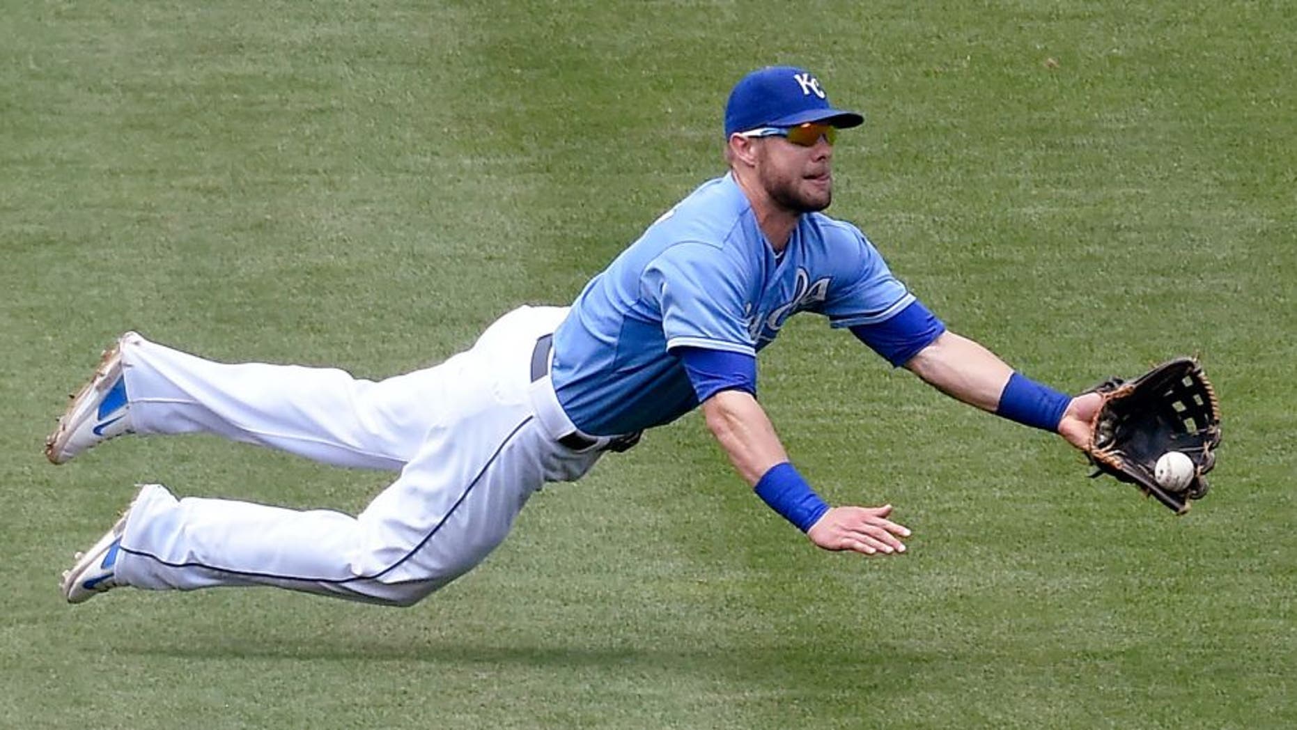 Kansas City Royals left fielder Alex Gordon (4) makes a diving catch for an out on Minnesota Twins' Trevor Plouffe during the fourth inning on Sunday, July 5, 2015 at Kauffman Stadium in Kansas City, Mo. (John Sleezer/Kansas City Star/TNS via Getty Images)