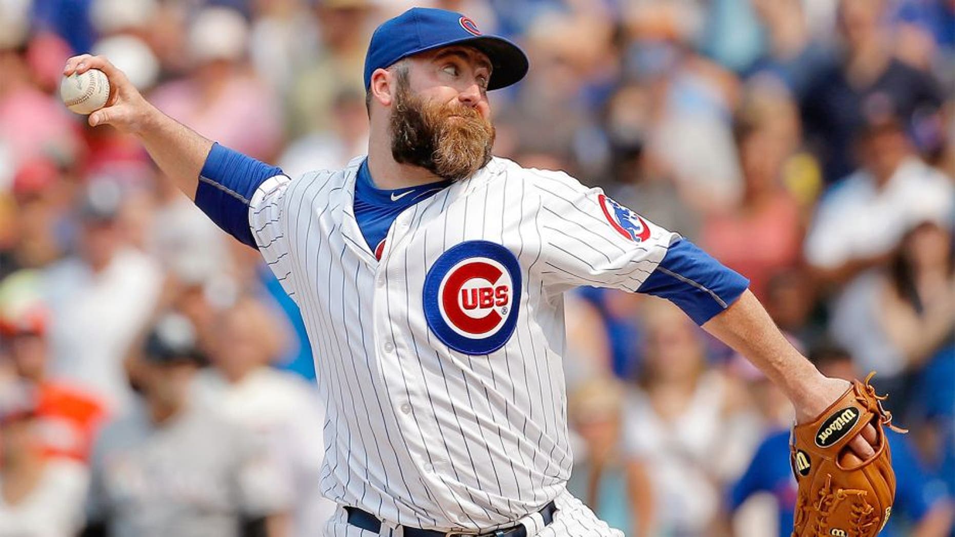 CHICAGO, IL - JULY 05: Jason Motte #30 of the Chicago Cubs pitches against the Miami Marlins during the ninth inning at Wrigley Field on July 5, 2015 in Chicago, Illinois. The Chicago Cubs won 2-0. (Photo by Jon Durr/Getty Images)