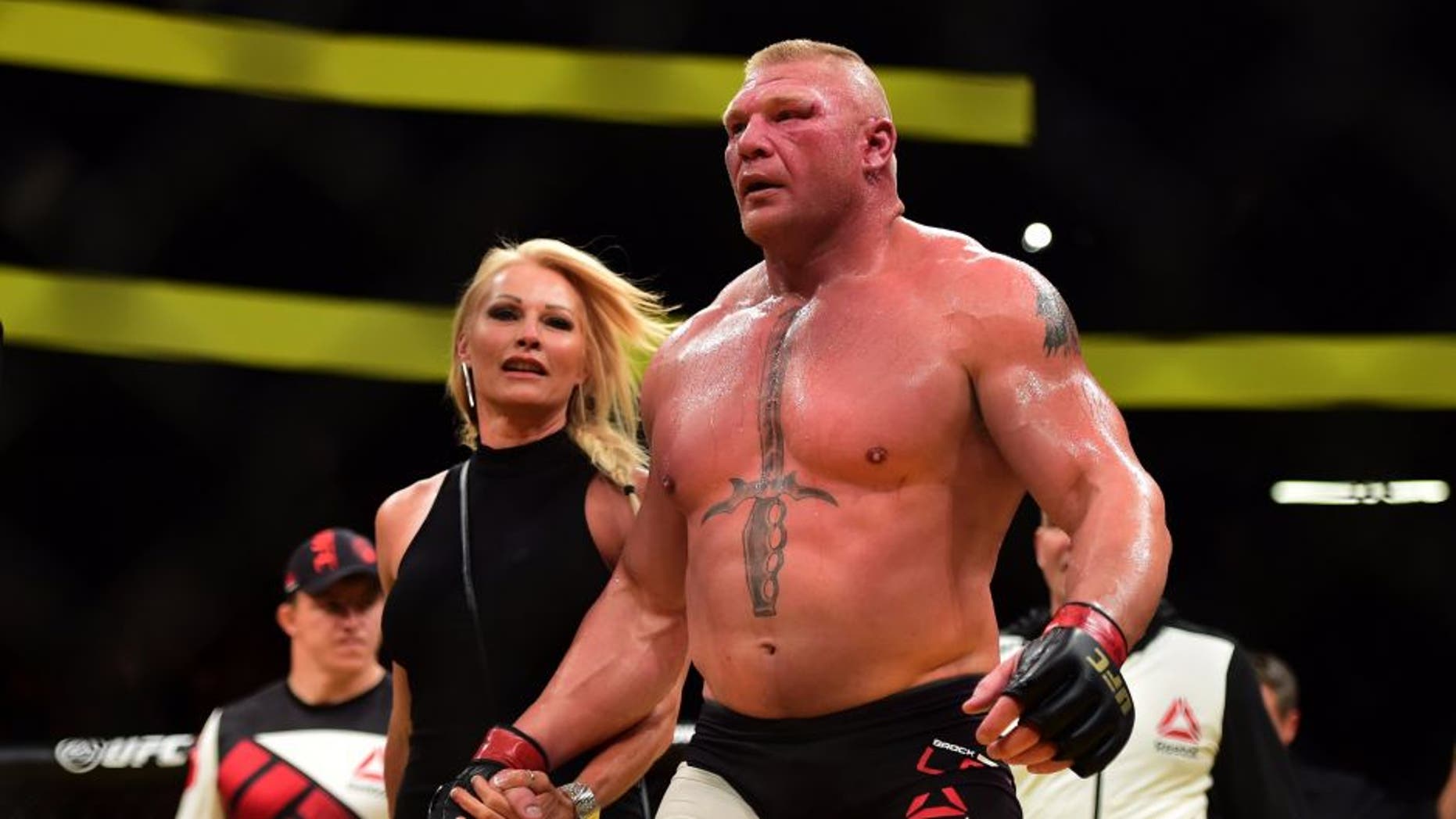 Frank Mir against Brock Lesnar during their heavyweight title bout during UFC 100 on July 11, 2009 in Las Vegas, Nevada.