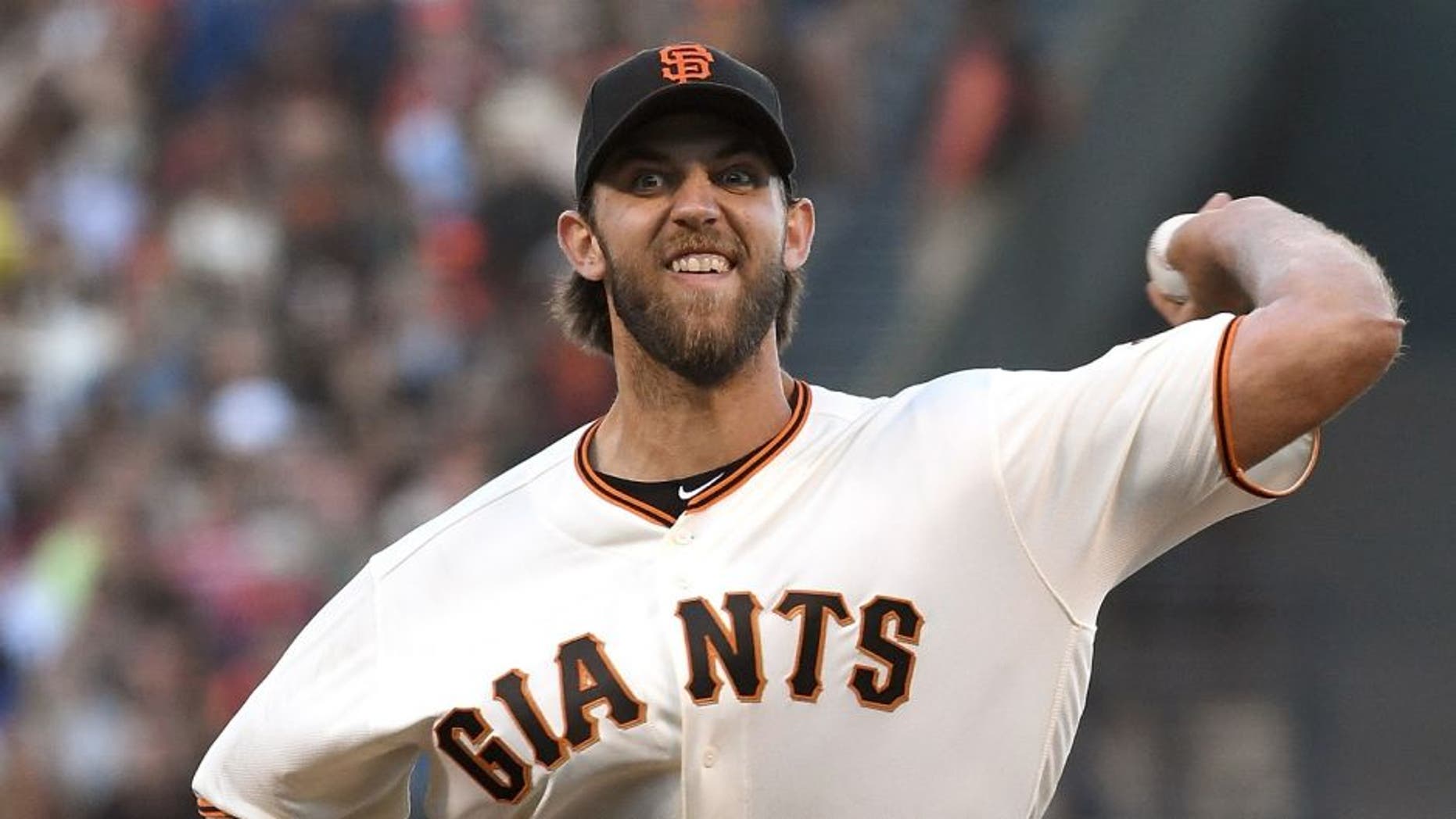 SAN FRANCISCO, CA - JULY 10: Madison Bumgarner #40 of the San Francisco Giants pitches against the Arizona Diamondbacks in the top of the eighth inning at AT&T Park on July 10, 2016 in San Francisco, California. (Photo by Thearon W. Henderson/Getty Images)