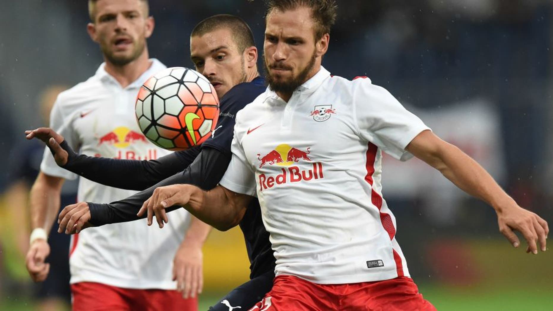 Salzburg's Andreas Ulmer (R) and Malmo's Vladimir Rodic fight for a ball during the UEFA Champions League third qualifying round first leg football match between FC Red Bull Salzburg and Malmo FF at the Red Bull Arena in Salzburg, Austria, on July 29, 2015. Salzburg won the match 2-0. AFP PHOTO / JOE KLAMAR (Photo credit should read JOE KLAMAR/AFP/Getty Images)