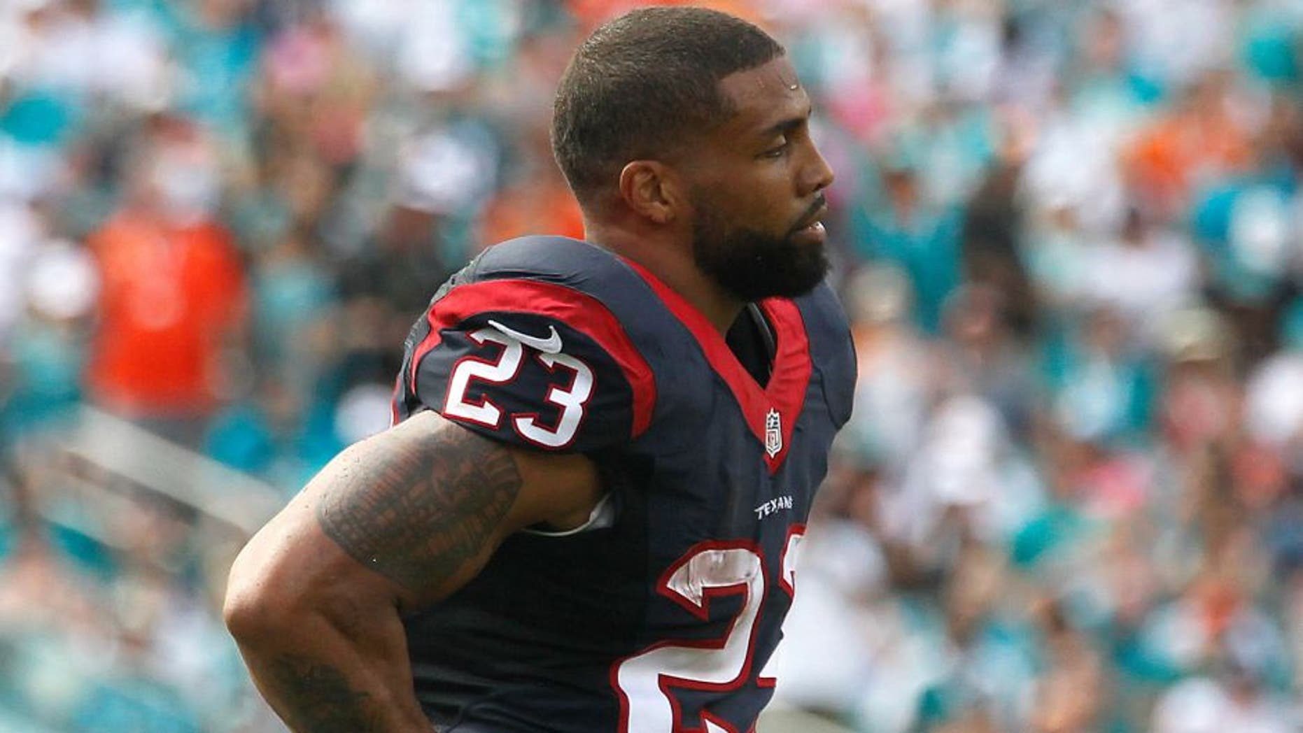 Oct 25, 2015; Miami Gardens, FL, USA; Houston Texans running back Arian Foster leaves the field in the first half against the Miami Dolphins at Sun Life Stadium. The Dolphins won 44-26. Mandatory Credit: Andrew Innerarity-USA TODAY Sports
