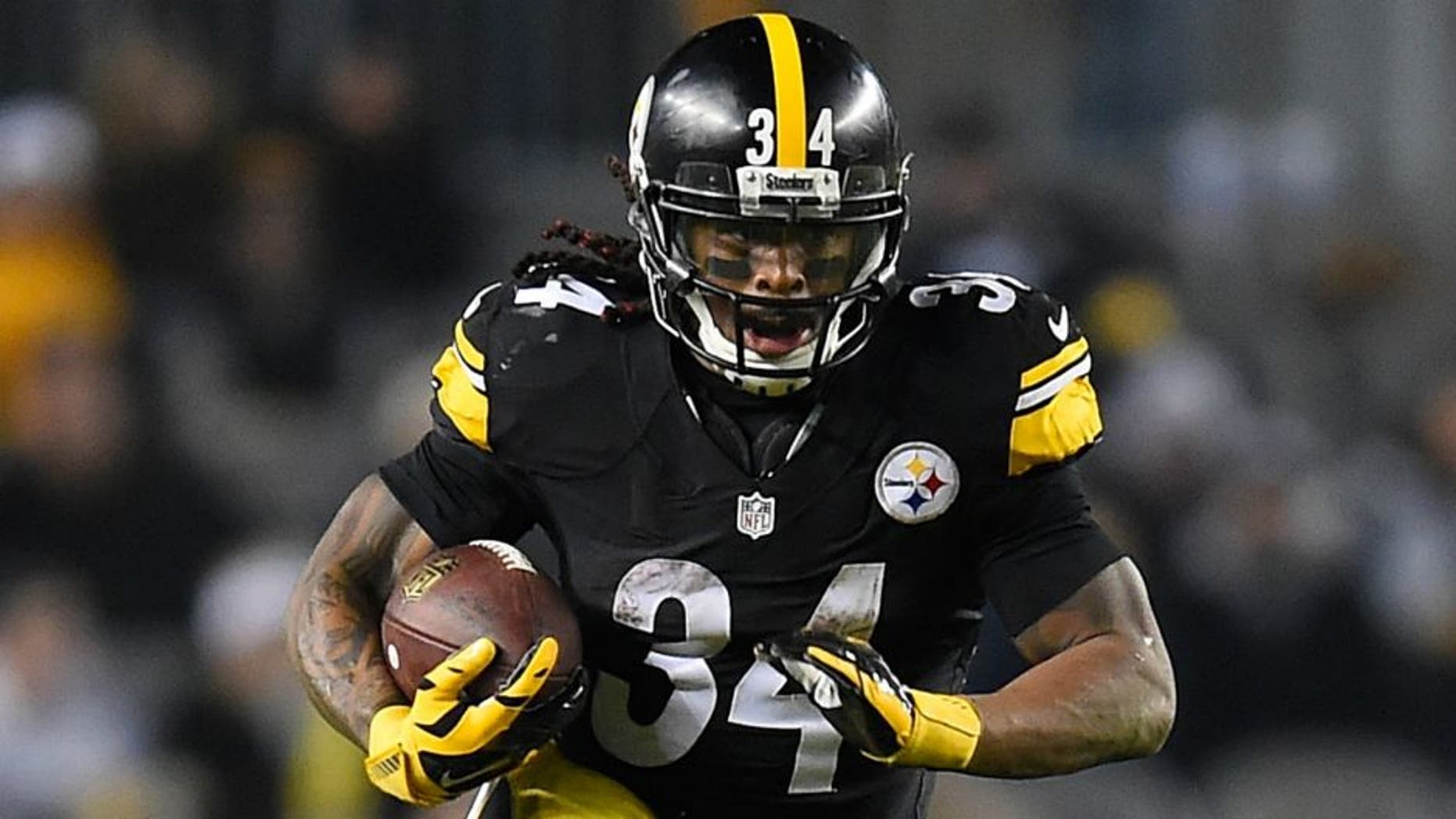 PITTSBURGH, PA - DECEMBER 6: DeAngelo Williams #34 of the Pittsburgh Steelers carries the ball against the Indianapolis Colts at Heinz Field on December 6, 2015 in Pittsburgh, Pennsylvania. (Photo by Joe Sargent/Getty Images)