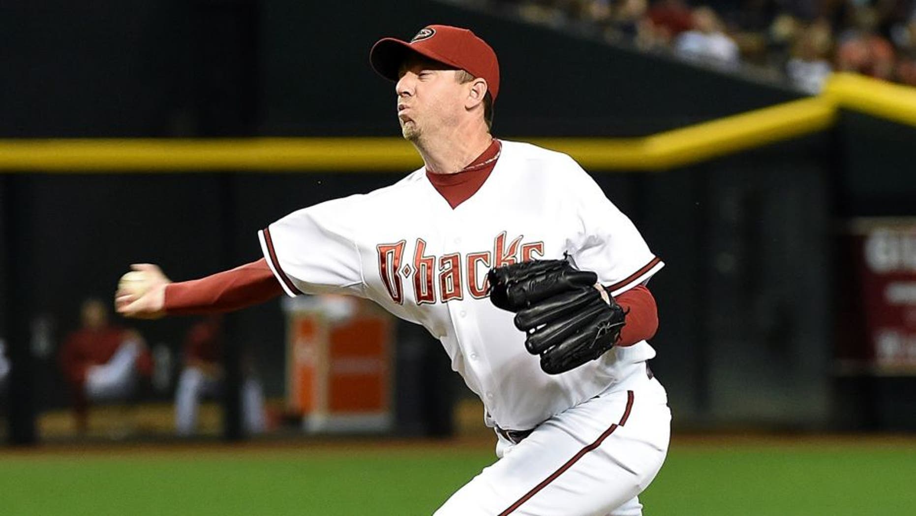 PHOENIX, AZ - APRIL 24: Brad Ziegler #29 of the Arizona Diamondbacks delivers a pitch against the Pittsburgh Pirates at Chase Field on April 24, 2015 in Phoenix, Arizona. (Photo by Norm Hall/Getty Images)