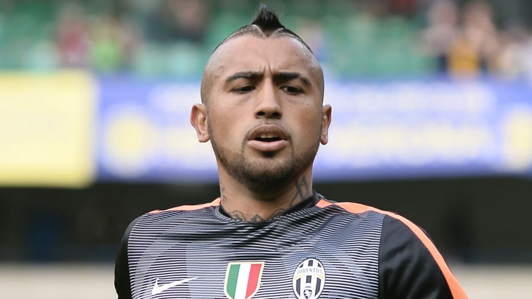VERONA, ITALY - MAY 30: Arturo Vidal # 23 of Juventus fC in action during the warm up prior the beginning of the Serie A match between Hellas Verona FC and Juventus FC at Stadio Marc'Antonio Bentegodi on May 30, 2015 in Verona, Italy. (Photo by Mario Carlini / Iguana Press/Getty Images)