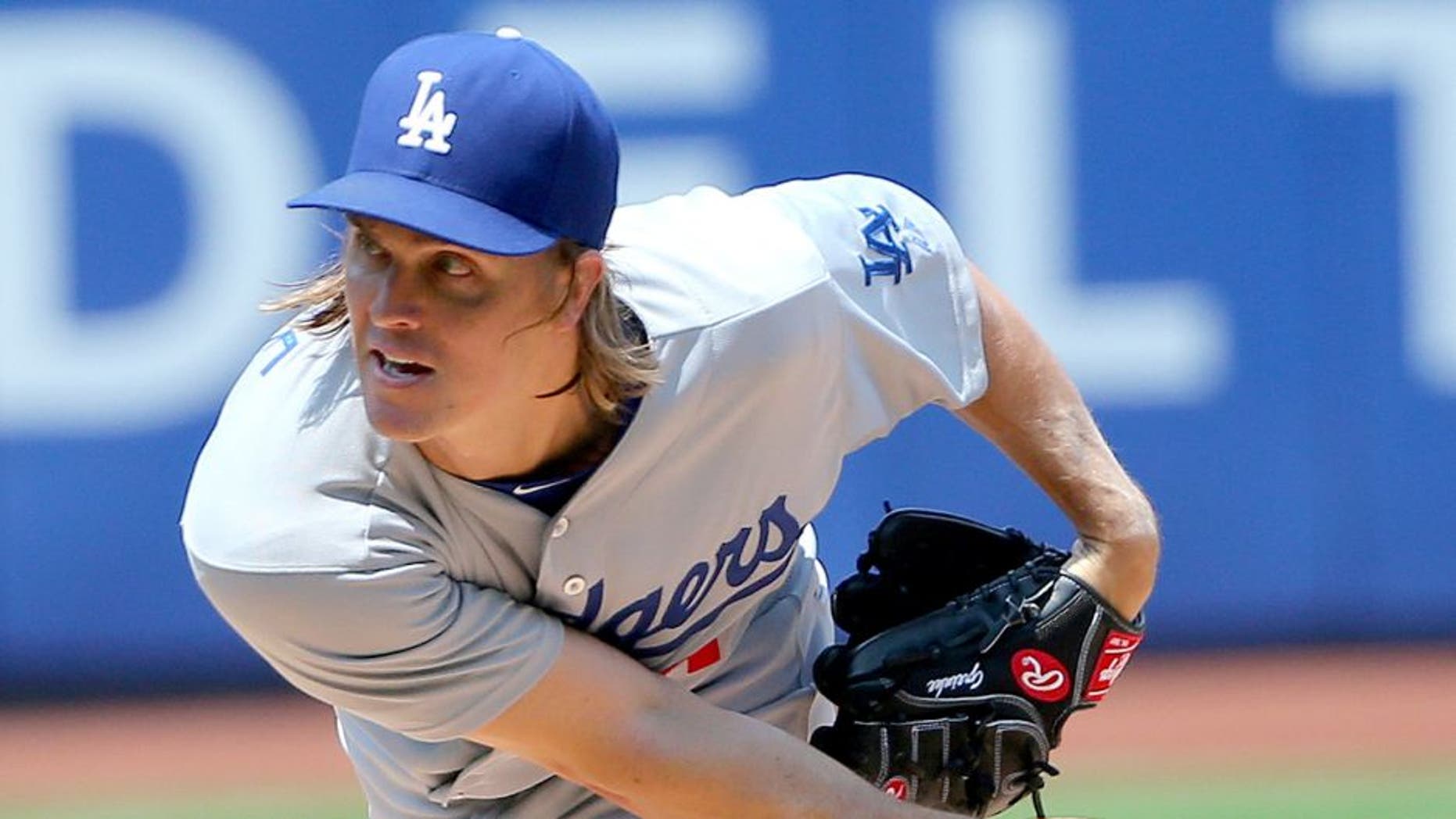 Jul 26, 2015; New York City, NY, USA; Los Angeles Dodgers starting pitcher Zack Greinke (21) pitches during the first inning against the New York Mets at Citi Field. Mandatory Credit: Anthony Gruppuso-USA TODAY Sports