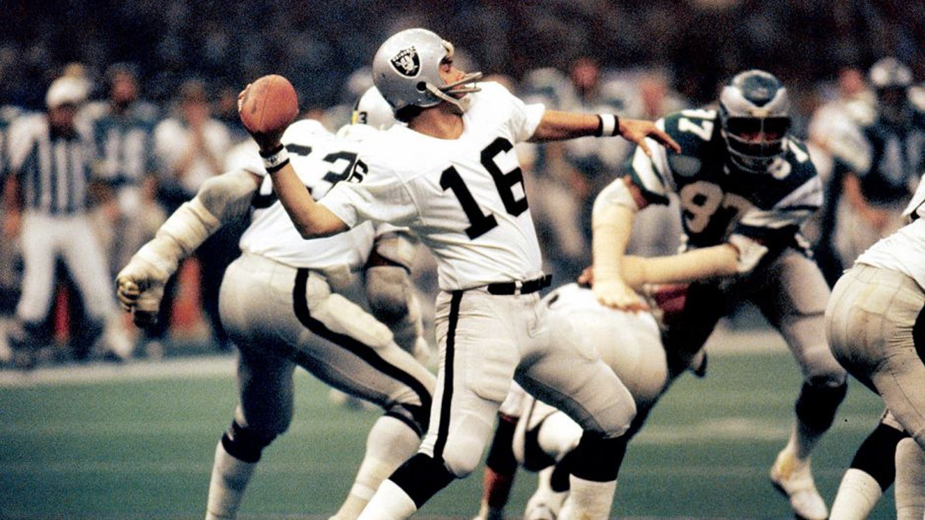 Oakland Raiders quarterback Jim Plunkett, the game's MVP, prepares to pass against the Philadelphia Eagles during the Raiders 27-10 victory in Super Bowl XV on January 25, 1981 at the Louisiana Superdome in New Orleans, Louisiana. (Photo by Sylvia Allen/Getty Images)