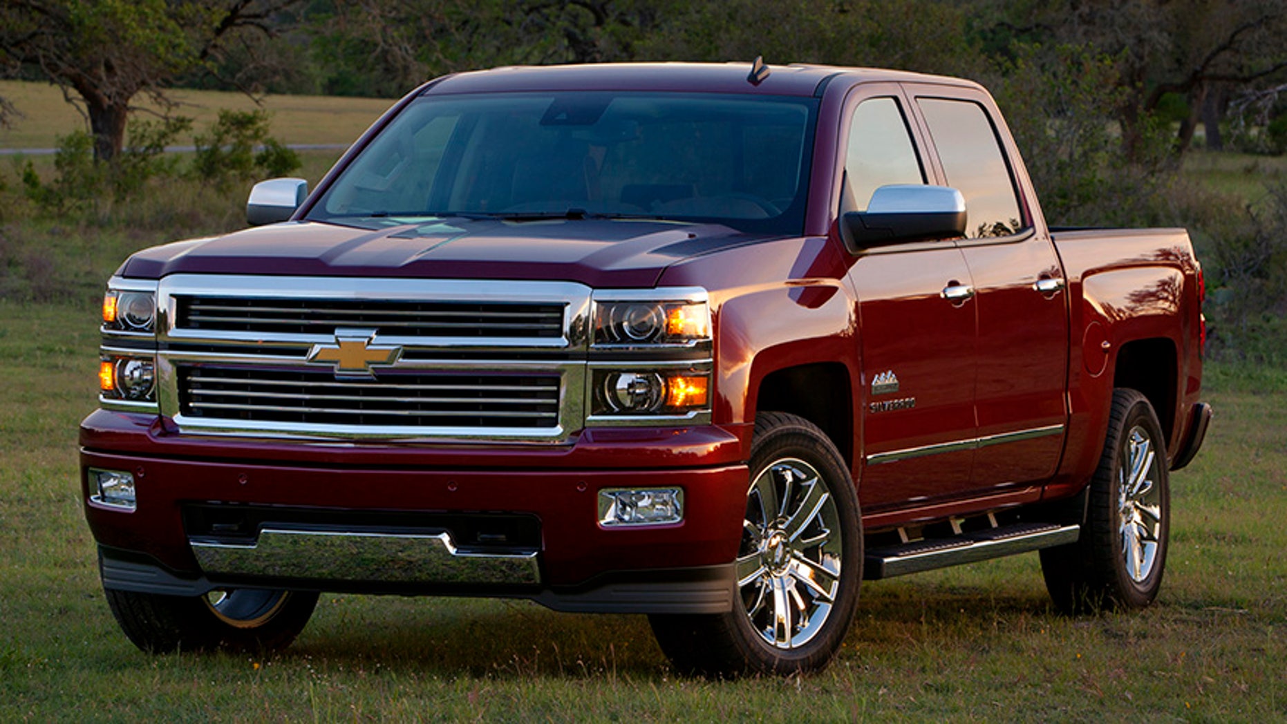 The 2014 Chevrolet Silverado High Country adds a new level of tough truck luxury to the lineup with a unique chrome grille with horizontal chrome bars, halogen projector headlamps and body-color front and rear bumpers. Unique 20-inch chrome wheels with P275/55R20 all-season tires are standard, as are chrome body side moldings, door handles and mirrors.