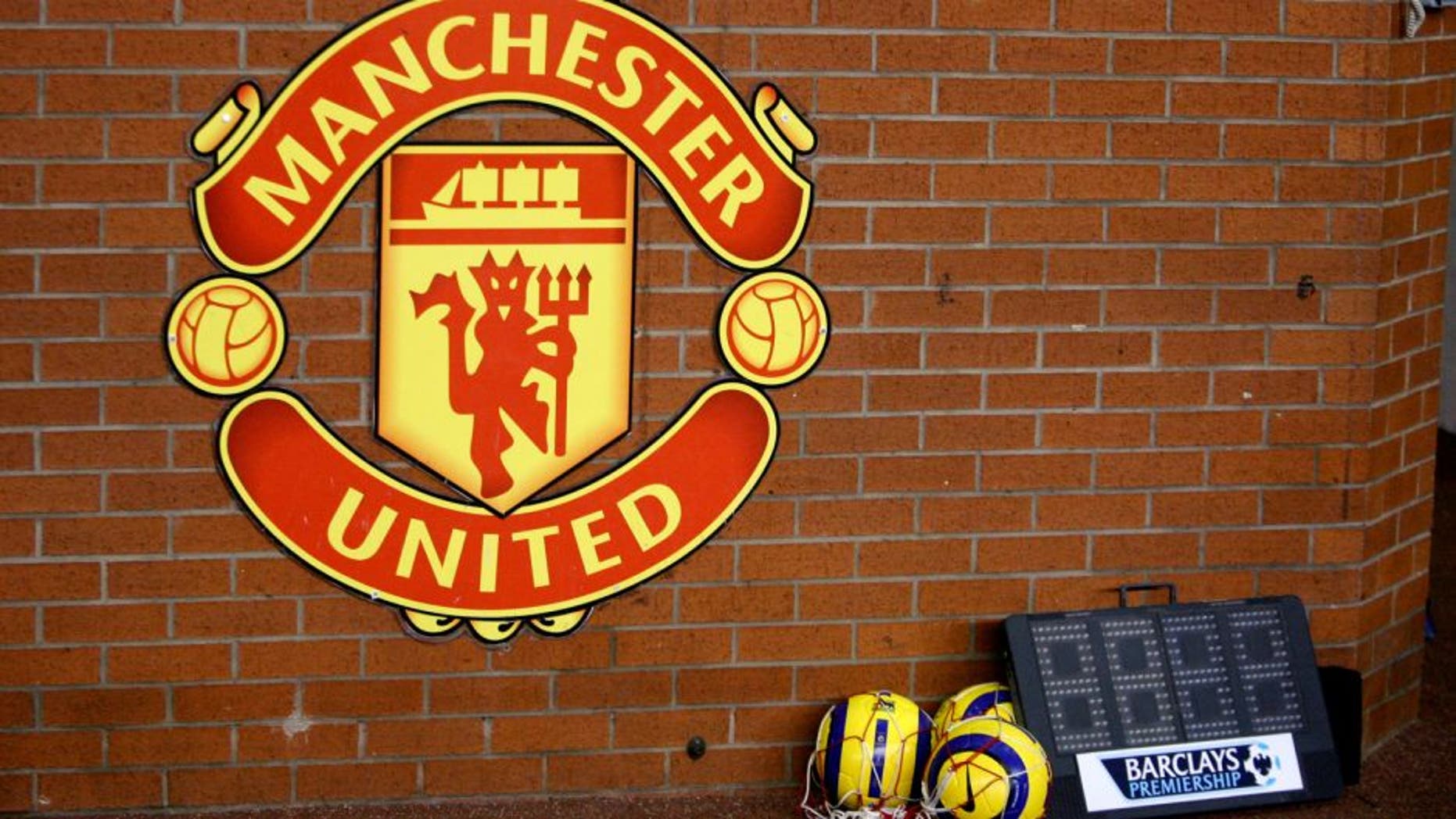 Football - Manchester United v Fulham - FA Barclays Premiership - Old Trafford - 05/06 - 4/2/06 Manchester United Logo Mandatory Credit: Action Images / Reuters / Darren Staples Picture Supplied by Action Images *** Local Caption *** DST16834.jpg NO ONLINE/INTERNET USE WITHOUT A LICENCE FROM THE FOOTBALL DATA CO LTD. FOR LICENCE ENQUIRIES PLEASE TELEPHONE +44 207 298 1656.