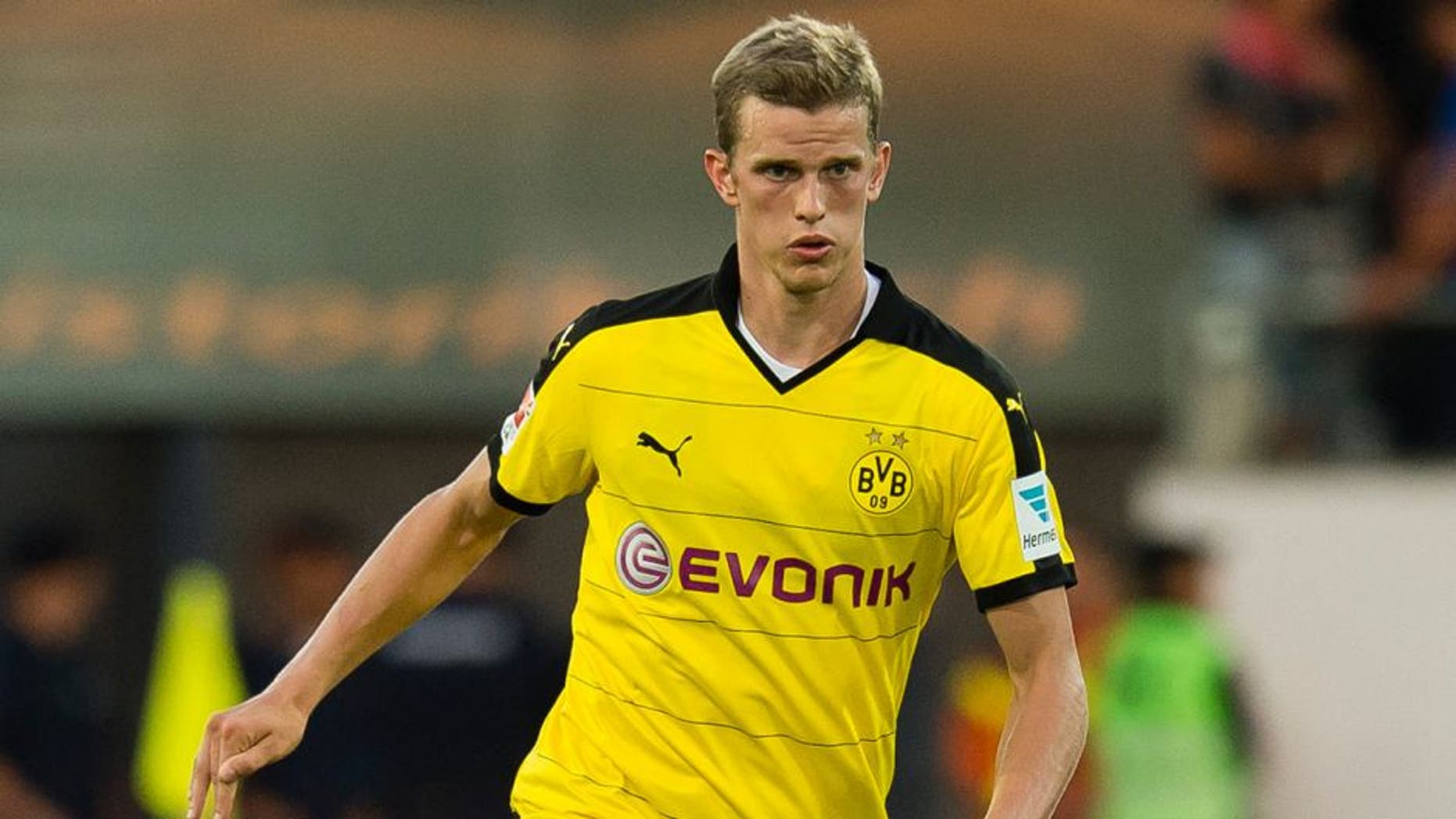 ST GALLEN, SWITZERLAND - JULY 25: Sven Bender of Borussia Dortmund runs with the ball during the preseason friendly match between Borussia Dortmund v Juventus Turin at AFG ARENA on July 25, 2015 in St Gallen, Switzerland. (Photo by Alexandre Simoes/Borussia Dortmund/Getty Images)