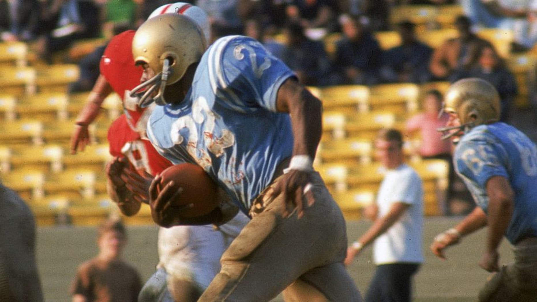 LOS ANGELES - NOVEMBER 19: UCLA Bruins running back Mel Farr #22 runs upfield against the USC Trojans at the Los Angeles Memorial Coliseum on November 19, 1966 in Los Angeles, California. The Bruins defeated the Trojans 14-7. (Photo by James Flores/Getty Images)
