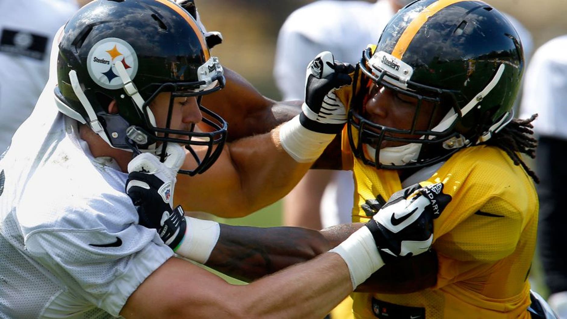 Pittsburgh Steelers tight end Jesse James, left, and linebacker Bud Dupree battle during practice at NFL football training camp in Latrobe, Pa. on Saturday, Aug. 1, 2015 . (AP Photo/Keith Srakocic)