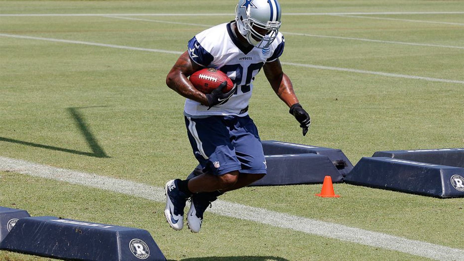May 27, 2015; Dallas, TX, USA; Dallas Cowboys running back Darren McFadden (20) runs drills during OTAs at Dallas Cowboys Headquarters. Mandatory Credit: Matthew Emmons-USA TODAY Sports