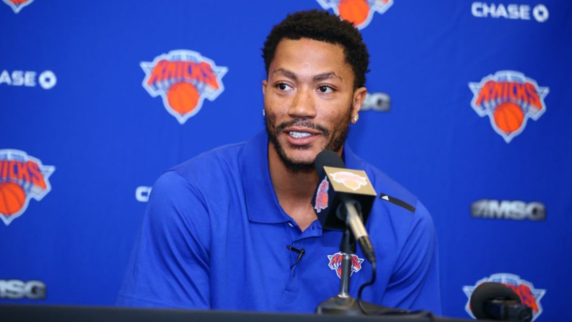NEW YORK, NY - JUNE 24: Derrick Rose is introduced at a press conference as the newest member of the New York Knicks on June 24, 2016 in New York, NY. NOTE TO USER: User expressly acknowledges and agrees that, by downloading and/or using this Photograph, user is consenting to the terms and conditions of the Getty Images License Agreement. Mandatory Copyright Notice: Copyright 2016 NBAE (Photo by Nathaniel S. Butler/NBAE via Getty Images)