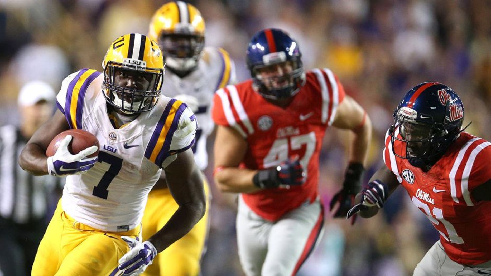 BATON ROUGE, LA - OCTOBER 25: Leonard Fournette #7 of the LSU Tigers runs the ball against the Mississippi Rebels at Tiger Stadium on October 25, 2014 in Baton Rouge, Louisiana. (Photo by Chris Graythen/Getty Images)