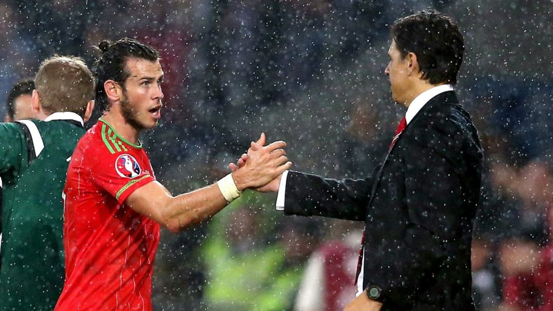 CARDIFF, WALES - JUNE 12: Gareth Bale of Wales, who scored the winning goal shakes hands with Wales manager Chris Coleman as he is subsituted during the UEFA EURO 2016 qualifying match between Wales and Belgium at the Cardiff City Stadium on June 12, 2015 in Cardiff, United Kingdom. (Photo by David Rogers/Getty Images)