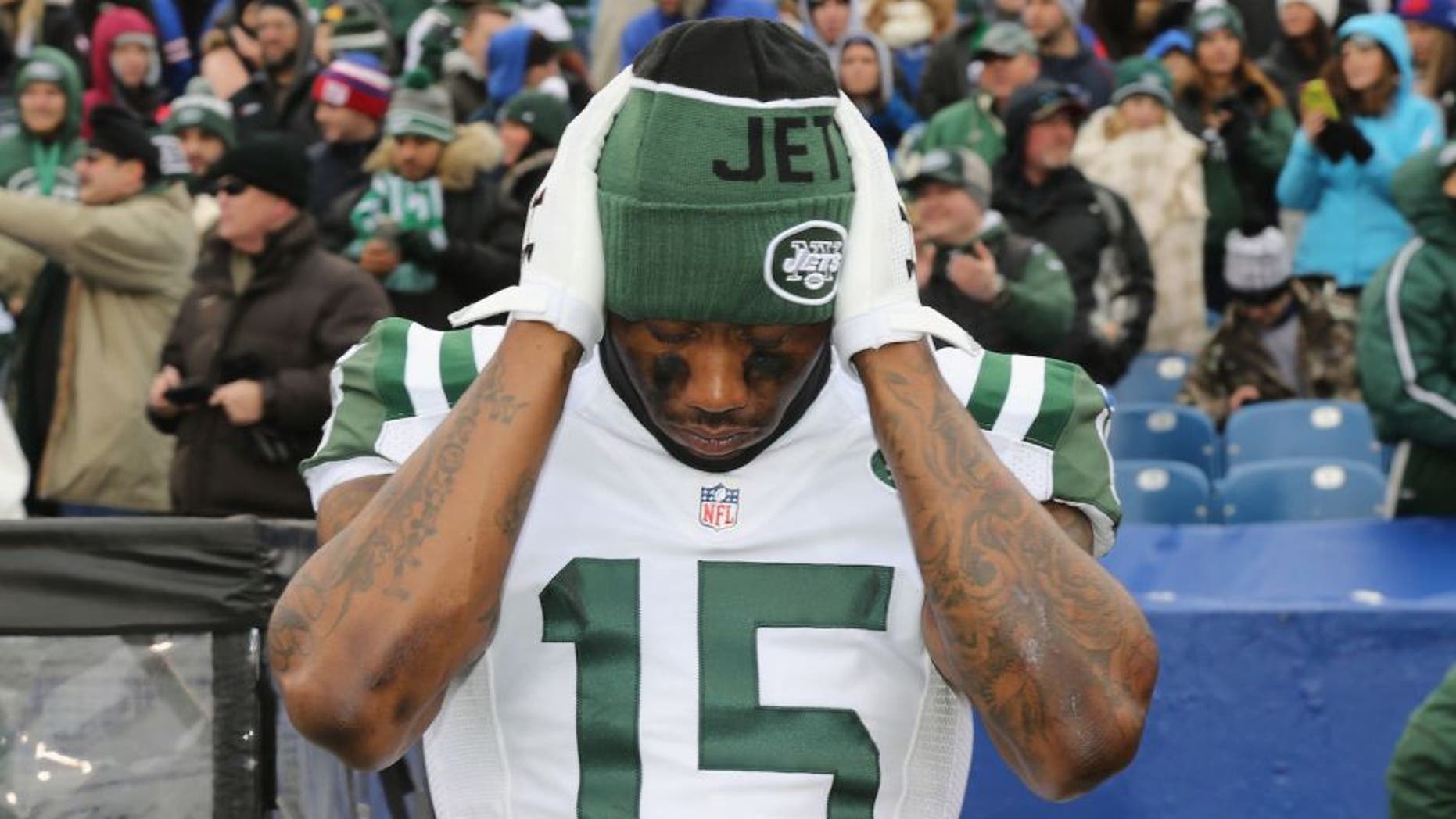 ORCHARD PARK, NY - JANUARY 03: Wide Receiver Brandon Marshall #15 of the New York Jets prepares before the game against the Buffalo Bills at Ralph Wilson Stadium on January 3, 2016 in Orchard Park, New York. (Photo by Al Pereira/Getty Images for New York Jets)