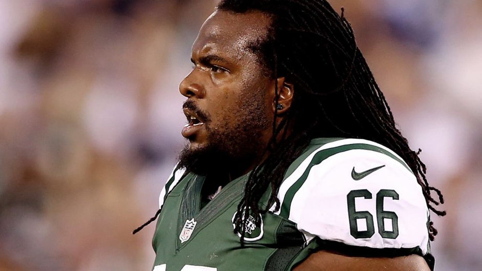 EAST RUTHERFORD, NJ - AUGUST 07: Guard Willie Colon #66 of the New York Jets reacts after losing his helmet against the Indianapolis Colts during a preseason game at MetLife Stadium on August 7, 2014 in East Rutherford, New Jersey. (Photo by Elsa/Getty Images)