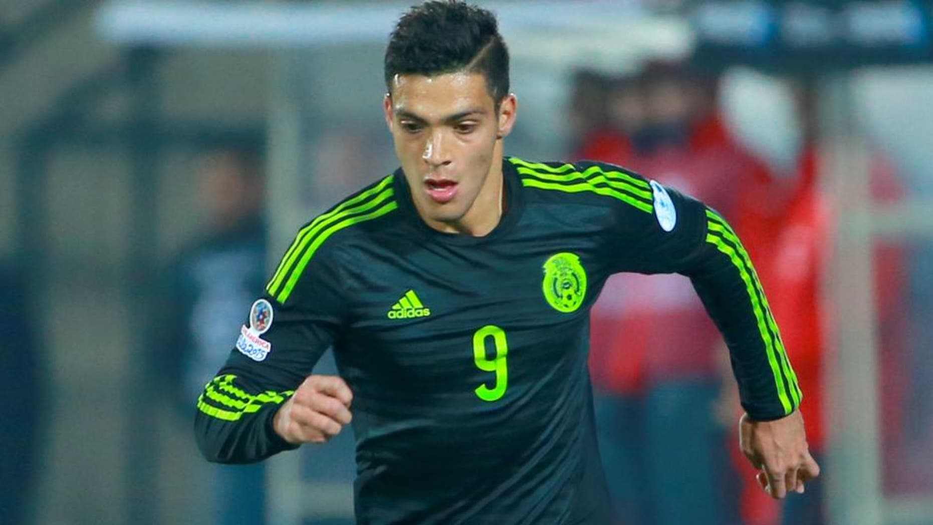 SANTIAGO, CHILE - JUNE 15: Raul Jimenez of Mexico drives the ball during the 2015 Copa America Chile Group A match between Chile and Mexico at Nacional Stadium on June 15, 2015 in Santiago, Chile. (Photo by Miguel Tovar/LatinContent/Getty Images)