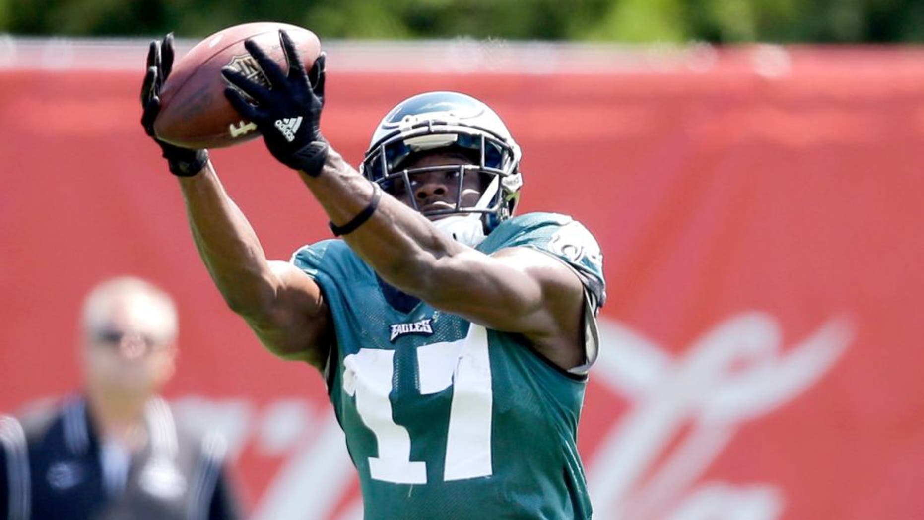 Philadelphia Eagles' Nelson Agholor catches a pass during practice at NFL football training camp, Friday, Aug. 7, 2015, in Philadelphia. (AP Photo/Matt Rourke)