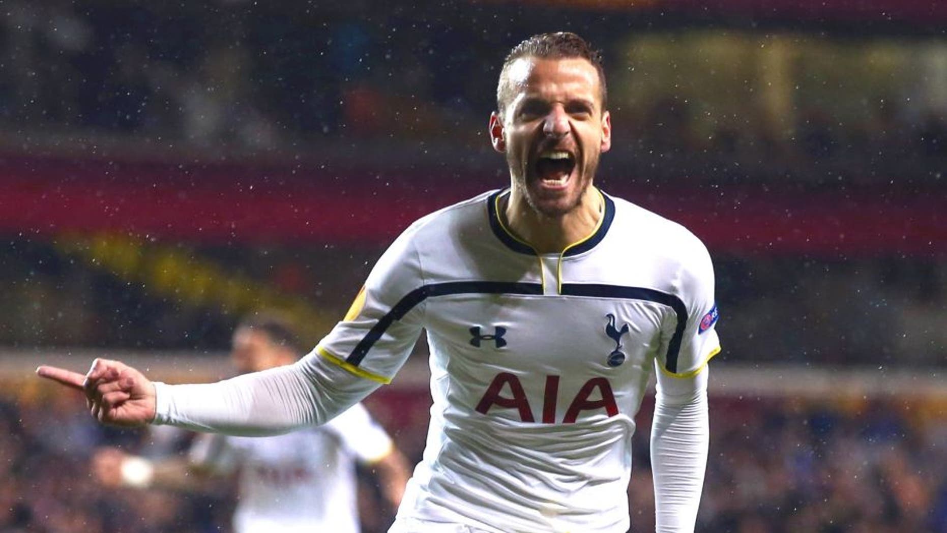 LONDON, ENGLAND - FEBRUARY 19: Roberto Soldado of Spurs celebrates as he scores their first goal during the UEFA Europa League Round of 32 first leg match between Tottenham Hotspur FC and ACF Fiorentina at White Hart Lane on February 19, 2015 in London, United Kingdom. (Photo by Clive Rose/Getty Images)