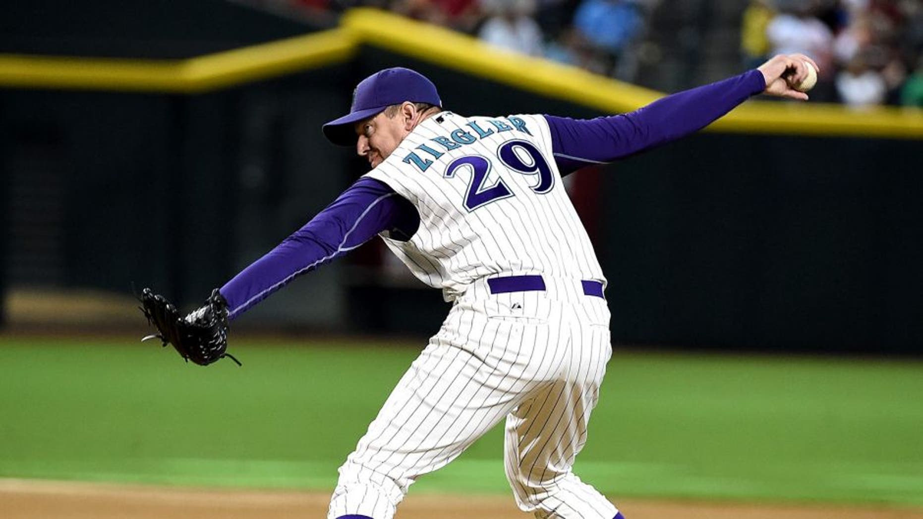 PHOENIX, AZ - AUGUST 09: Brad Ziegler #29 of the Arizona Diamondbacks delivers a pitch against the Cincinnati Reds at Chase Field on August 9, 2015 in Phoenix, Arizona. (Photo by Norm Hall/Getty Images)