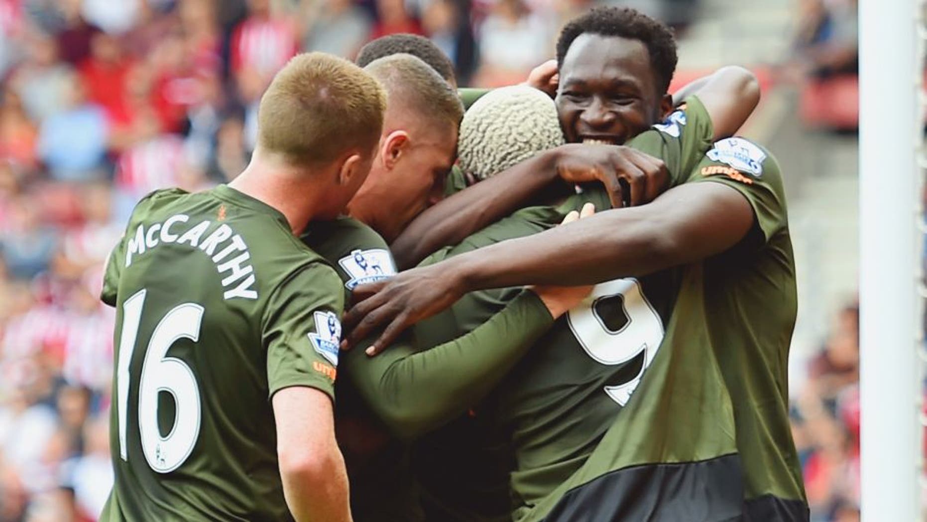Romelu Lukaku (1st R) of Everton celebrates scoring his team's first goal with his team mates during the Barclays Premier League match between Southampton and Everton at St Mary's Stadium on August 15, 2015 in Southampton, United Kingdom. (Photo by Christopher Lee/Getty Images)