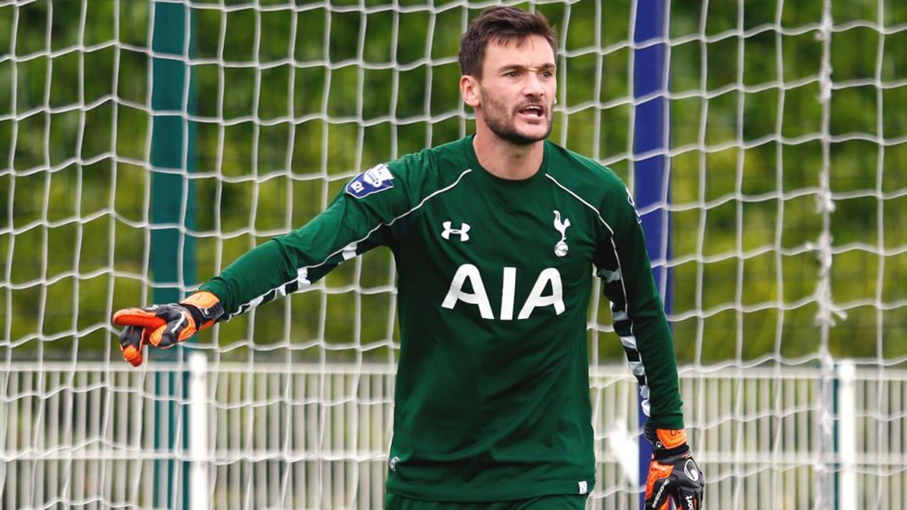 ENFIELD, ENGLAND - AUGUST 10: Goalkeeper Hugo Lloris of Spurs gives instructions during the Barclays U21 Premier League match between Tottenham Hotspur U21 and Everton U21 at Tottenham Hotspur Training Ground on August 10, 2015 in Enfield, England. (Photo by Julian Finney/Getty Images)