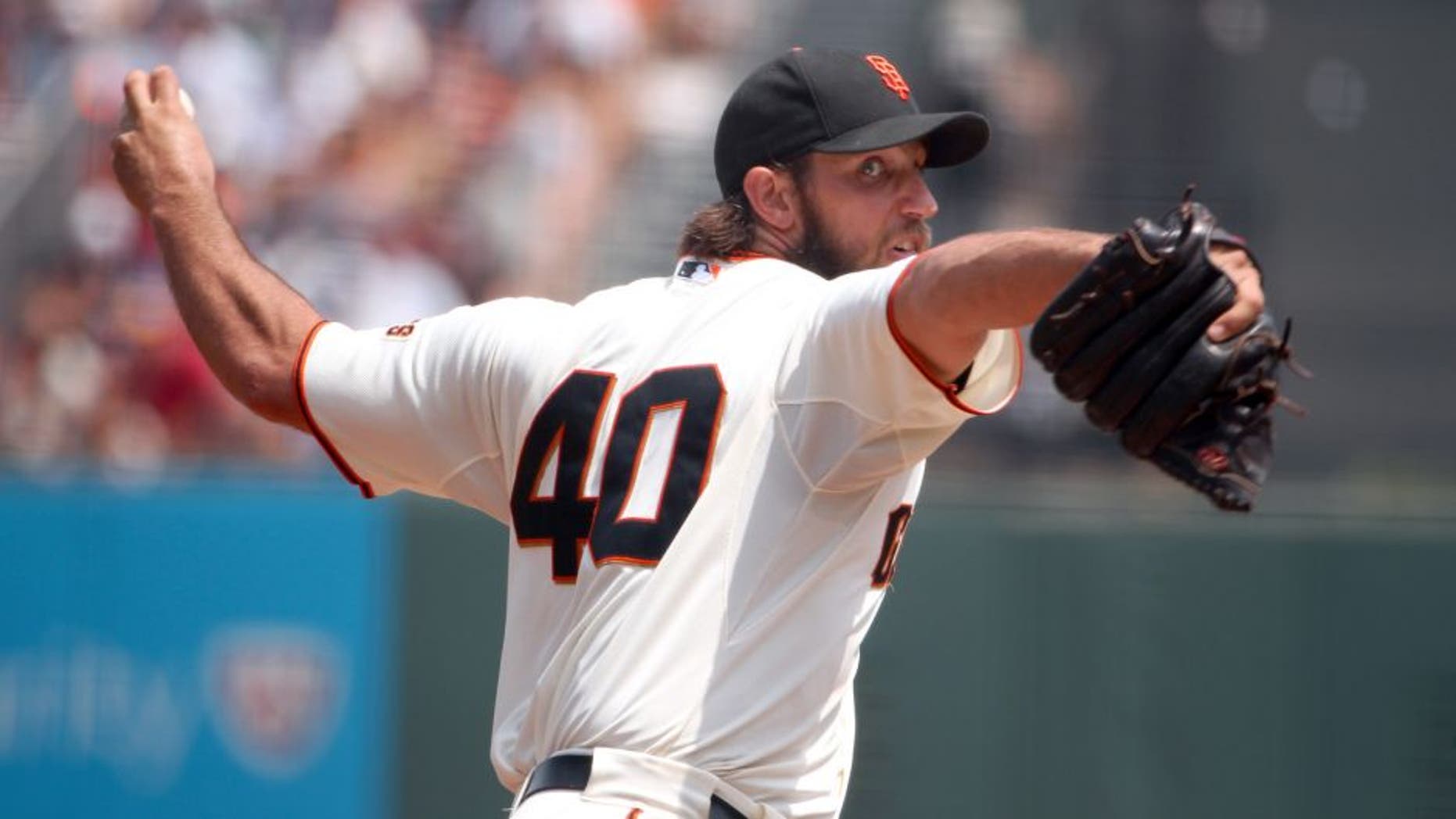 SAN FRANCISCO, CA - AUGUST 16: Madison Bumgarner #40 of the San Francisco Giants pitches against the Washington Nationals in the third inning at AT&T Park on August 16, 2015 in San Francisco, California. (Photo by Ezra Shaw/Getty Images)