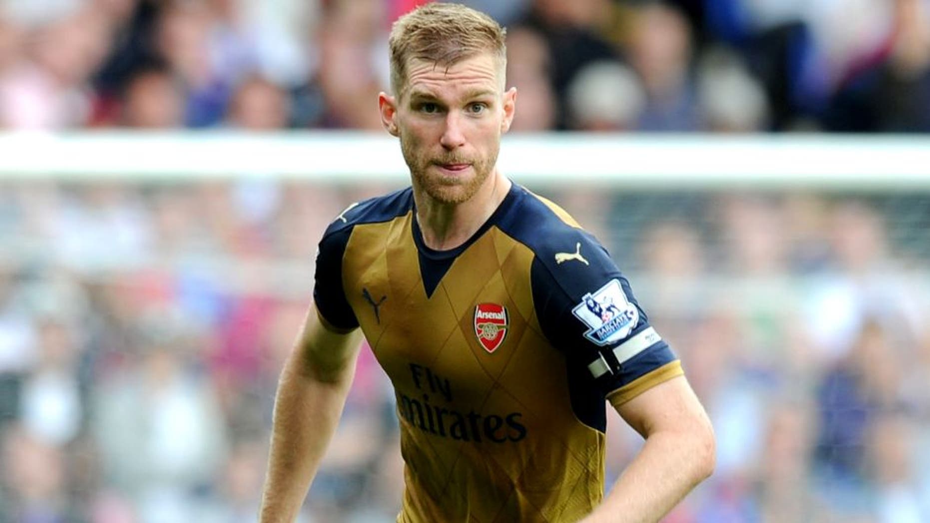 LONDON, ENGLAND - AUGUST 16: Per Mertesacker of Arsenal during the Barclays Premier League match between Crystal Palace and Arsenal at Selhurst Park on August 16, 2015 in London, United Kingdom. (Photo by Stuart MacFarlane/Arsenal FC via Getty Images)