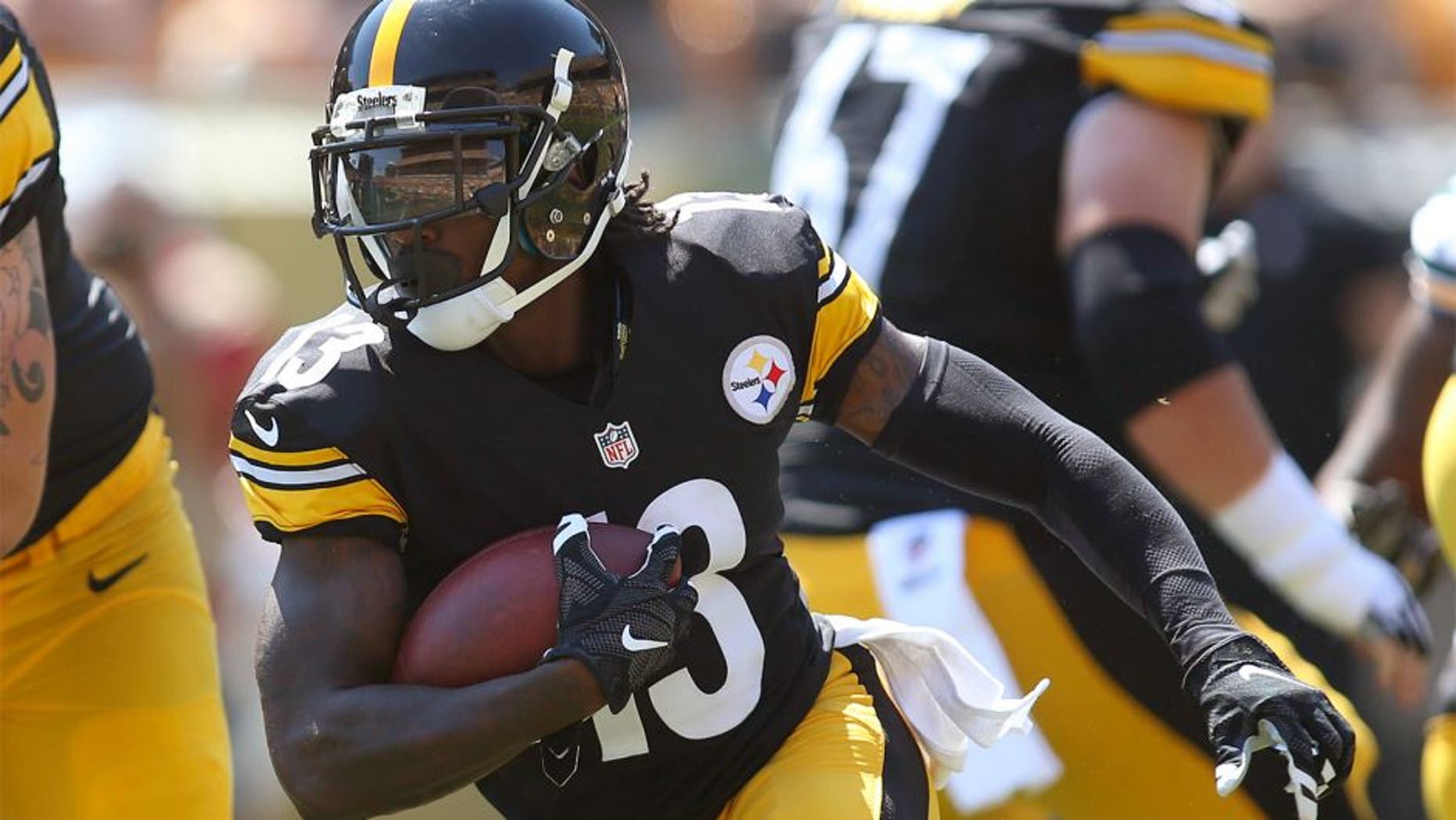Aug 23, 2015; Pittsburgh, PA, USA; Pittsburgh Steelers running back Dri Archer (13) runs with the ball after a pass reception against the Green Bay Packers during the third quarter at Heinz Field. The Steelers won 24-19. Mandatory Credit: Charles LeClaire-USA TODAY Sports