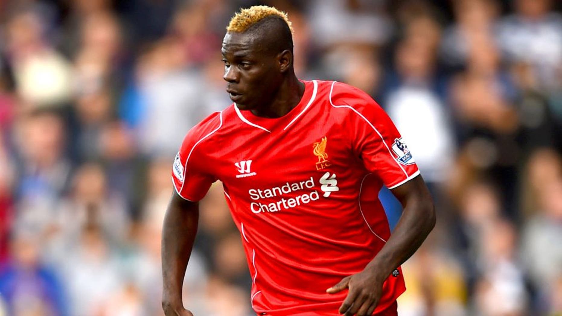 LONDON, ENGLAND - OCTOBER 19: Mario Balotelli of Liverpool in action during the Barclays Premier League match between Queens Park Rangers and Liverpool at Loftus Road on October 19, 2014 in London, England. (Photo by Paul Gilham/Getty Images)