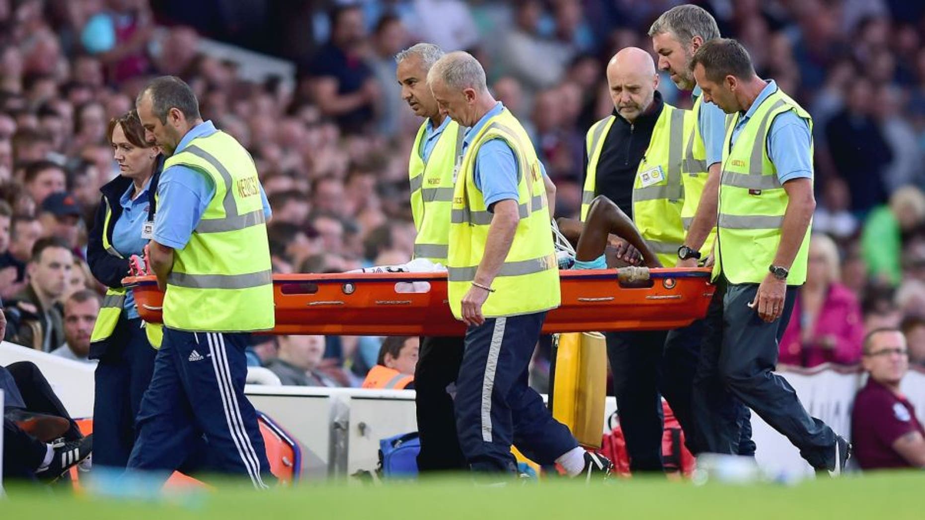 LONDON, ENGLAND - JULY 30: Enner Valencia of West Ham is stretchered off the field injured during the UEFA Europa League third qualifying round match between West Ham United and Astra Giurgiu at the Boleyn Ground on July 30, 2015 in London, England. (Photo by Dan Mullan/Getty Images)