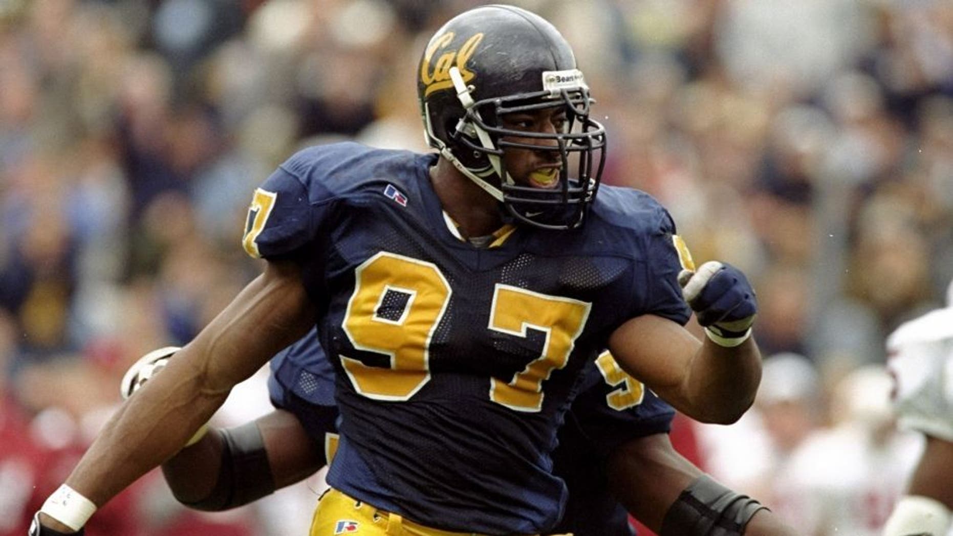 21 Nov 1998: Defensive end Andre Carter #97 of the California Golden Bears in action during the game against the Stanford Cardinal at the Memorial Stadium in Berkeley, California. The Cardinal defeated the Golden Bears 10-3. Mandatory Credit: Aric Crabb /Allsport